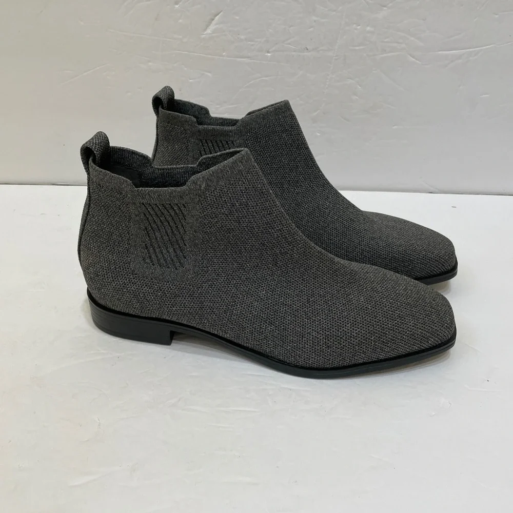 NEW WITHOUT TAGS VIVAIA RYAN PRO KNIT ANKLE‎ BOOTS IN DARK GRAY